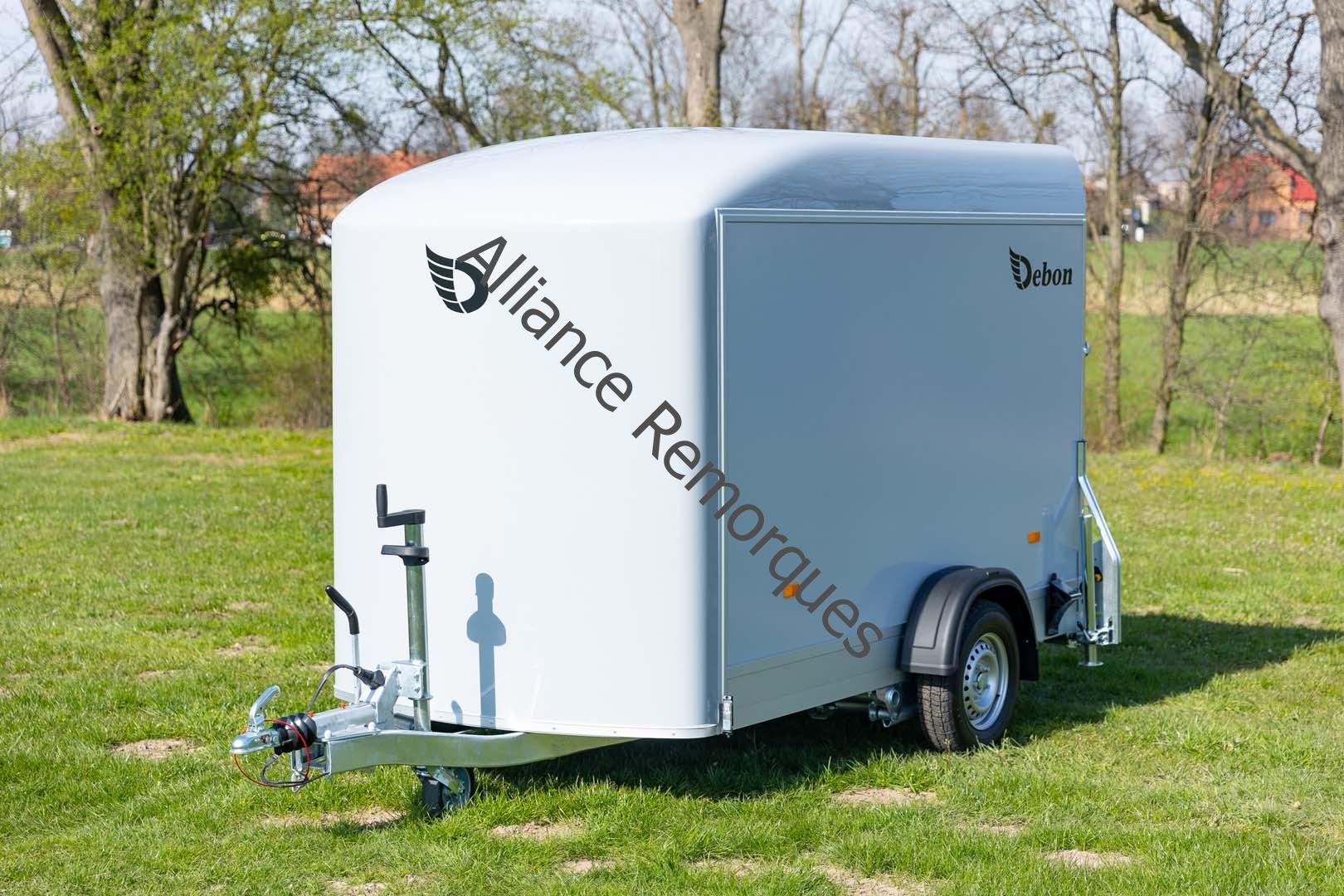 FOURGON "C300" PAROIS LATÉRALES CONTREPLAQUÉ AVEC PORTE LATERALE