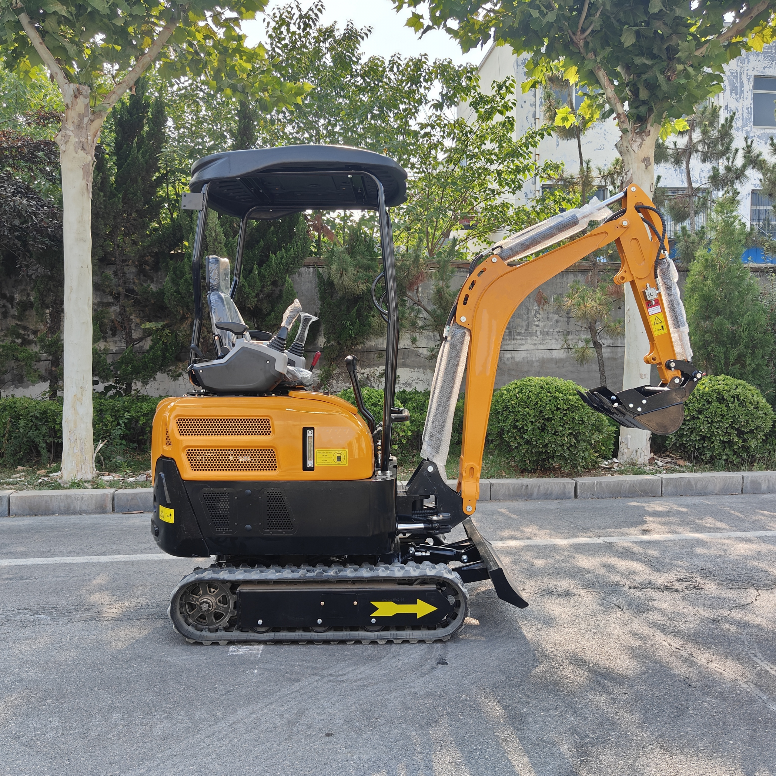 Mini-pelle HIGHTOP HT20 2 tonnes – Kubota D902 Euro V – Bras orientable – Image 5