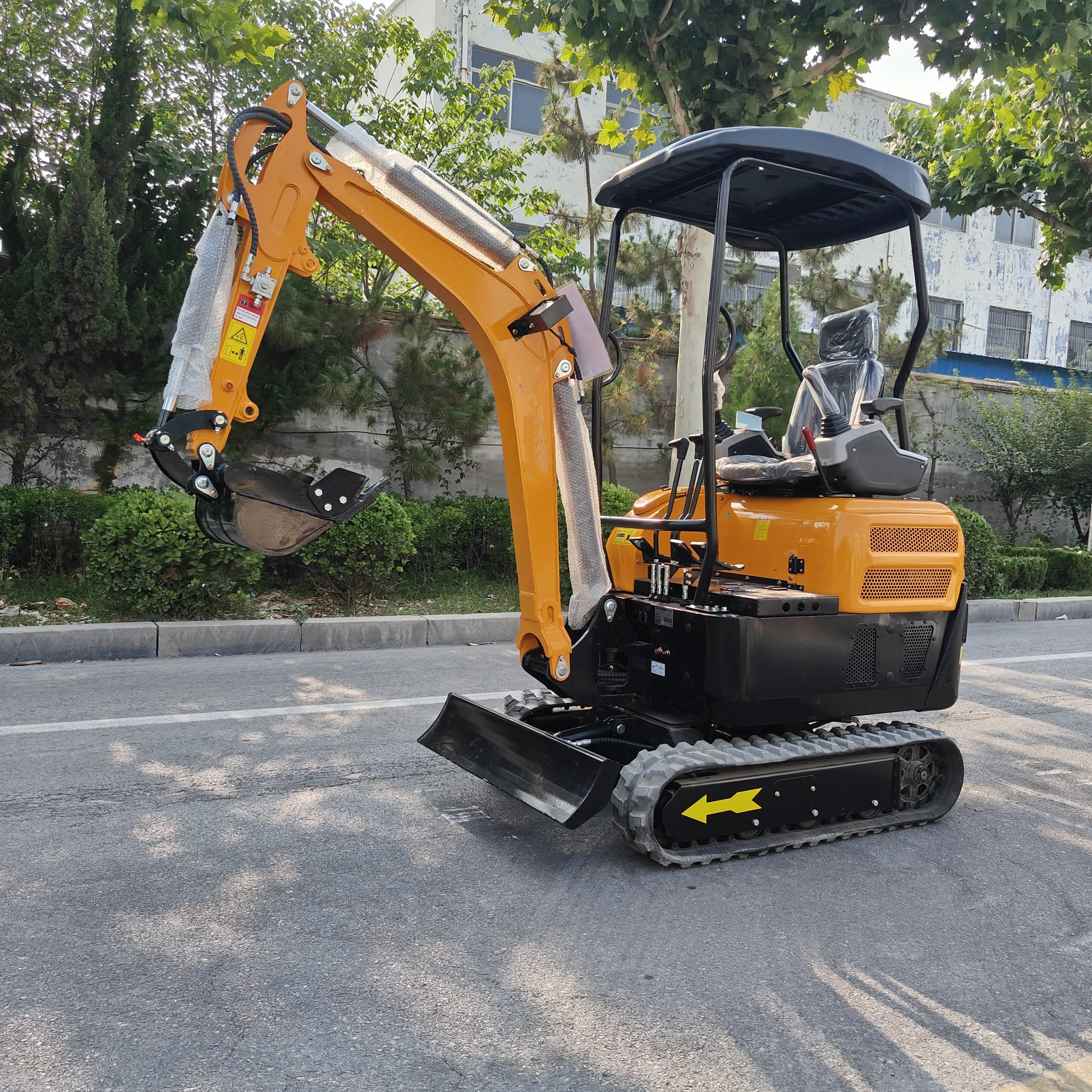 Mini-pelle HIGHTOP HT20 2 tonnes – Kubota D902 Euro V – Bras orientable – Image 3